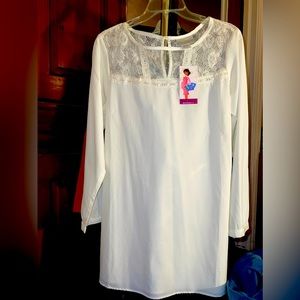 Rumor Has It White Maternity Top. Size Large